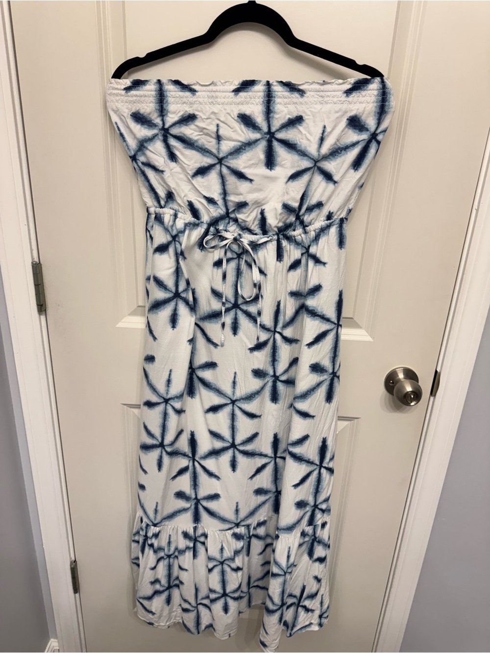 LOFT White and Navy Tie-Dye Strapless Maxi Dress